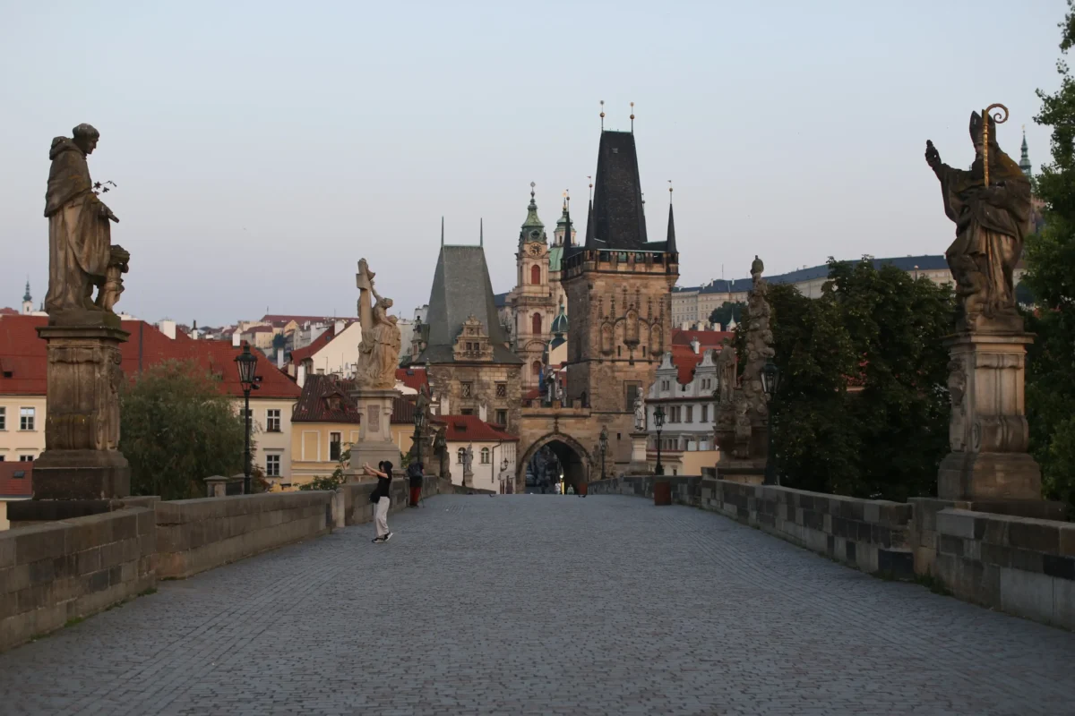 shutterstock_2692082909-2 | TVGURU.cz Karlův most