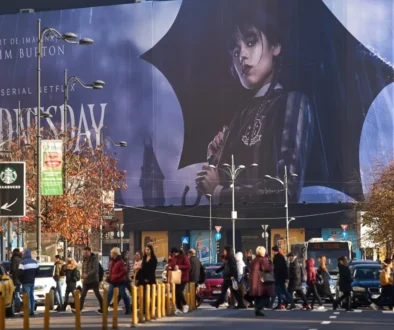 Netflix láká na očekávanou 3. řadu seriálu Wednesday. Zdroj: Shutterstock