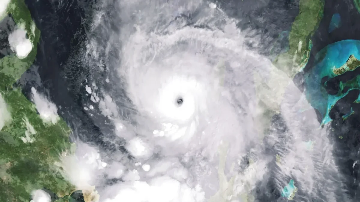 družicový snímek medikán a hurikán