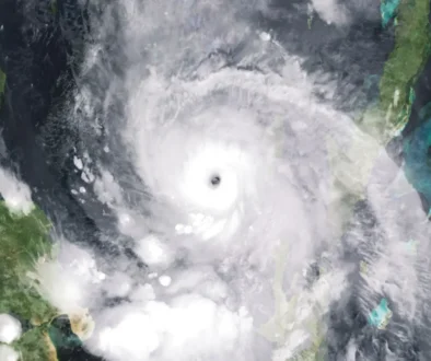 družicový snímek medikán a hurikán