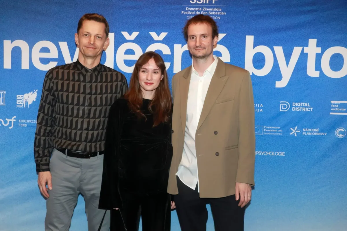 profimedia-1085176036 1 | TVGURU.cz žena a dva muži