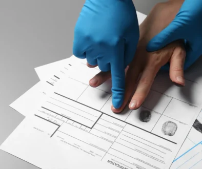 Otisk prstu na papír