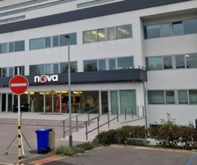 tv nova budova vyfocená z venku