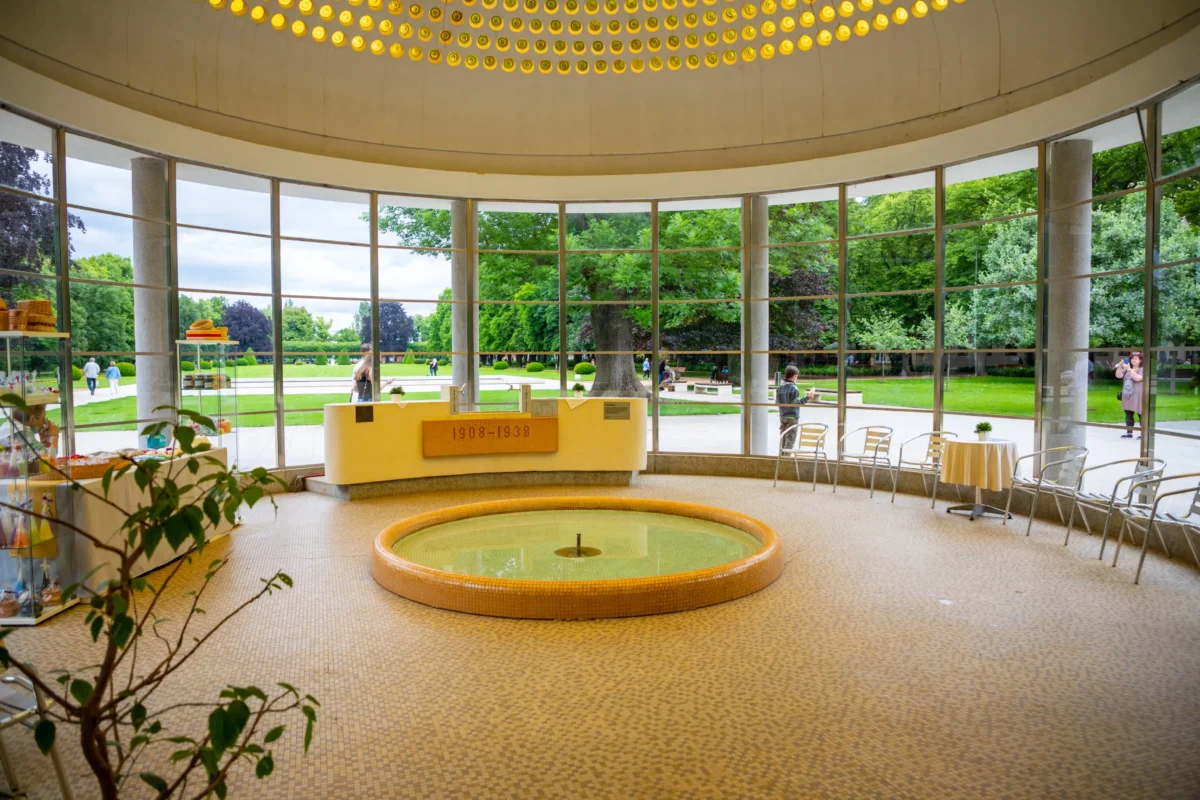 shutterstock_1761148664-2 | TVGURU.cz Staré lázně v Poděbradech