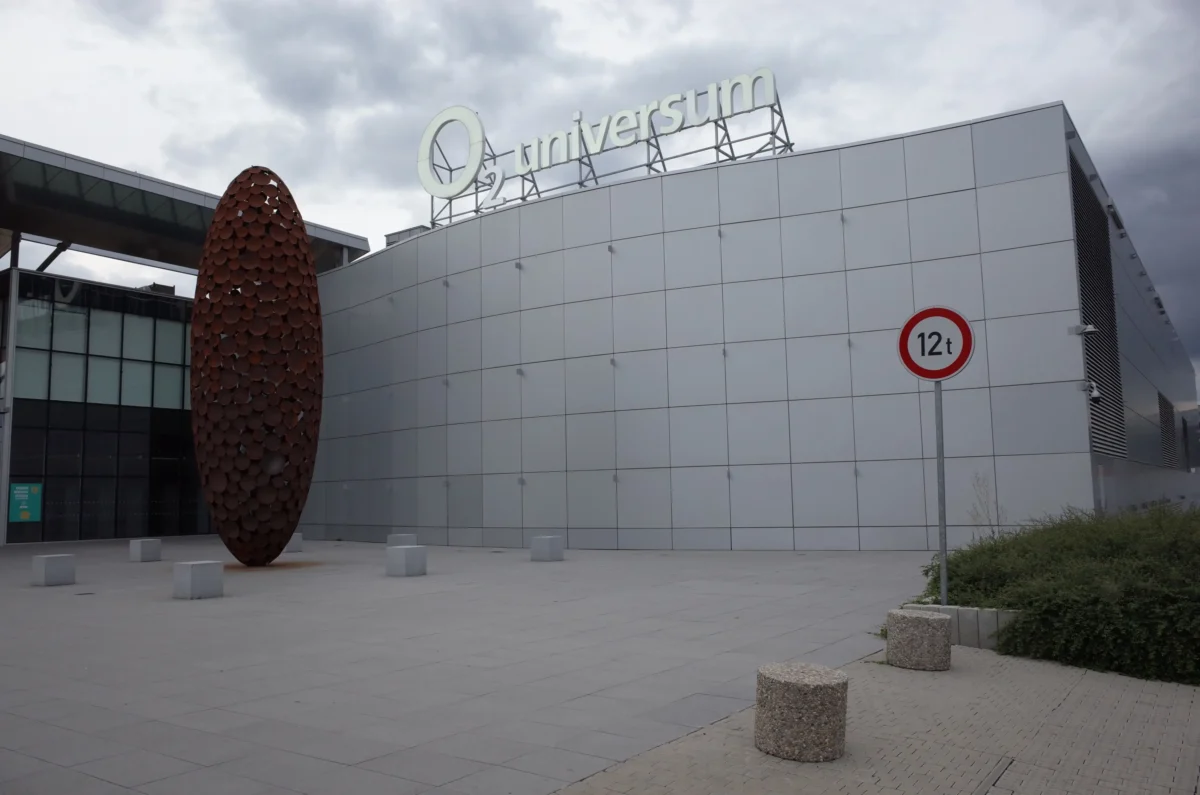 shutterstock_2052347663-2 | TVGURU.cz O2 universum