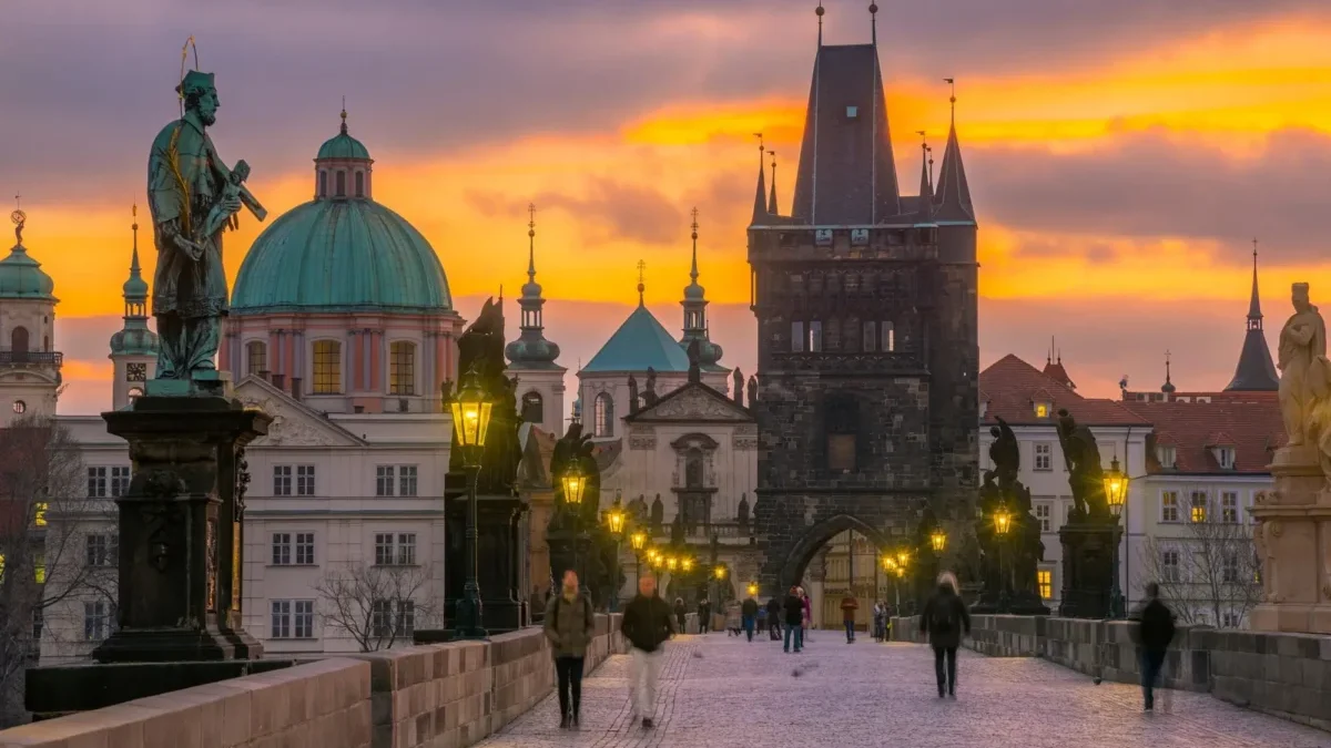 Kouzelný Karlův most je jedno z našich nej. Zdroj: Shutterstock