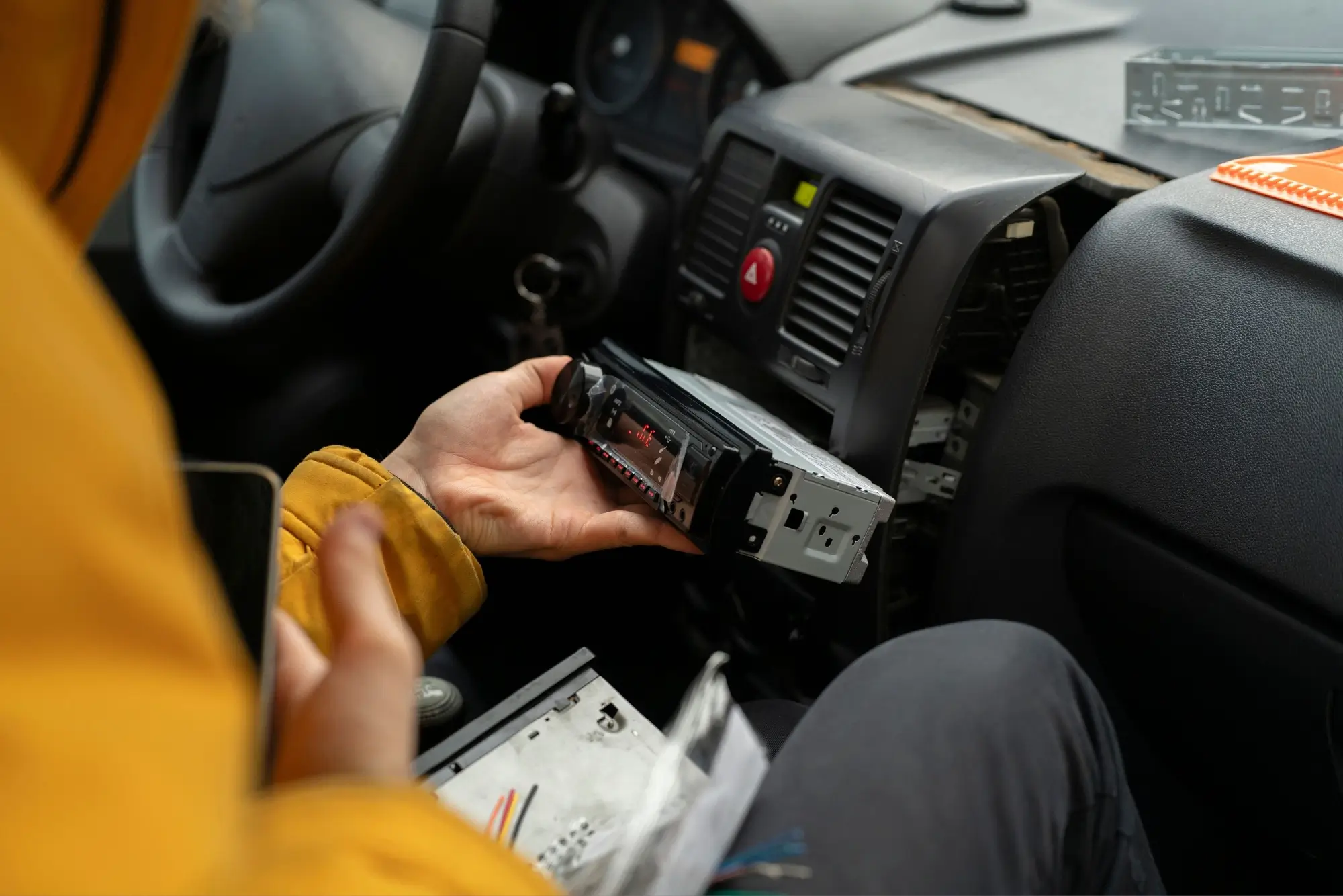 Nezapomeňte, že i autorádio se počítá | TVGURU.cz Nezapomeňte, že i autorádio se počítá