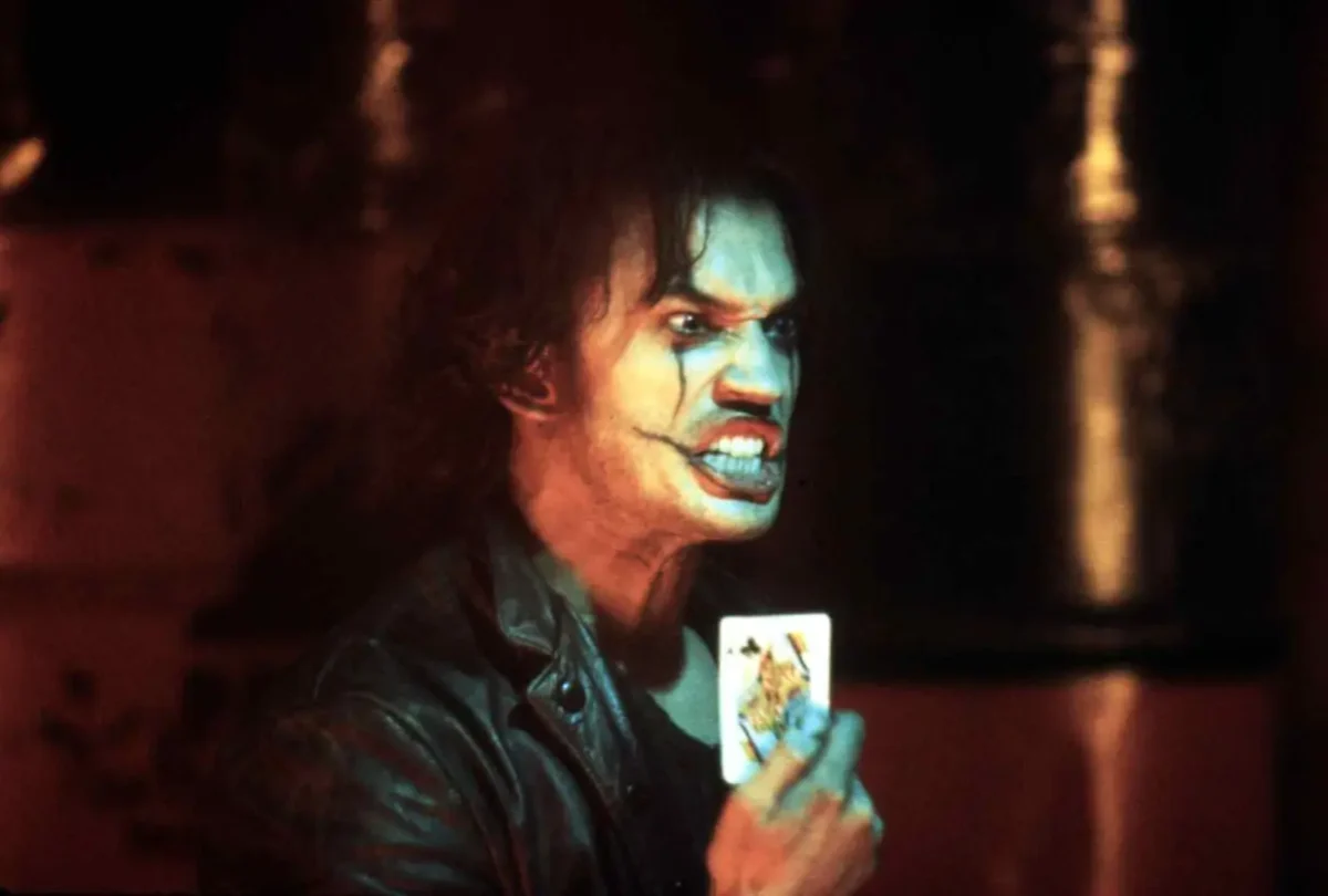 Fotografie z filmu Vrána.