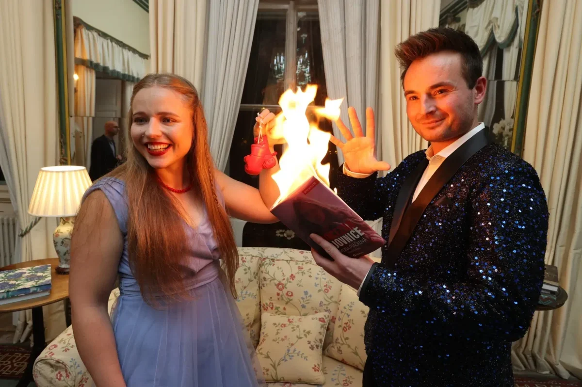 Kickboxerka Ptáčníková a známý herec.