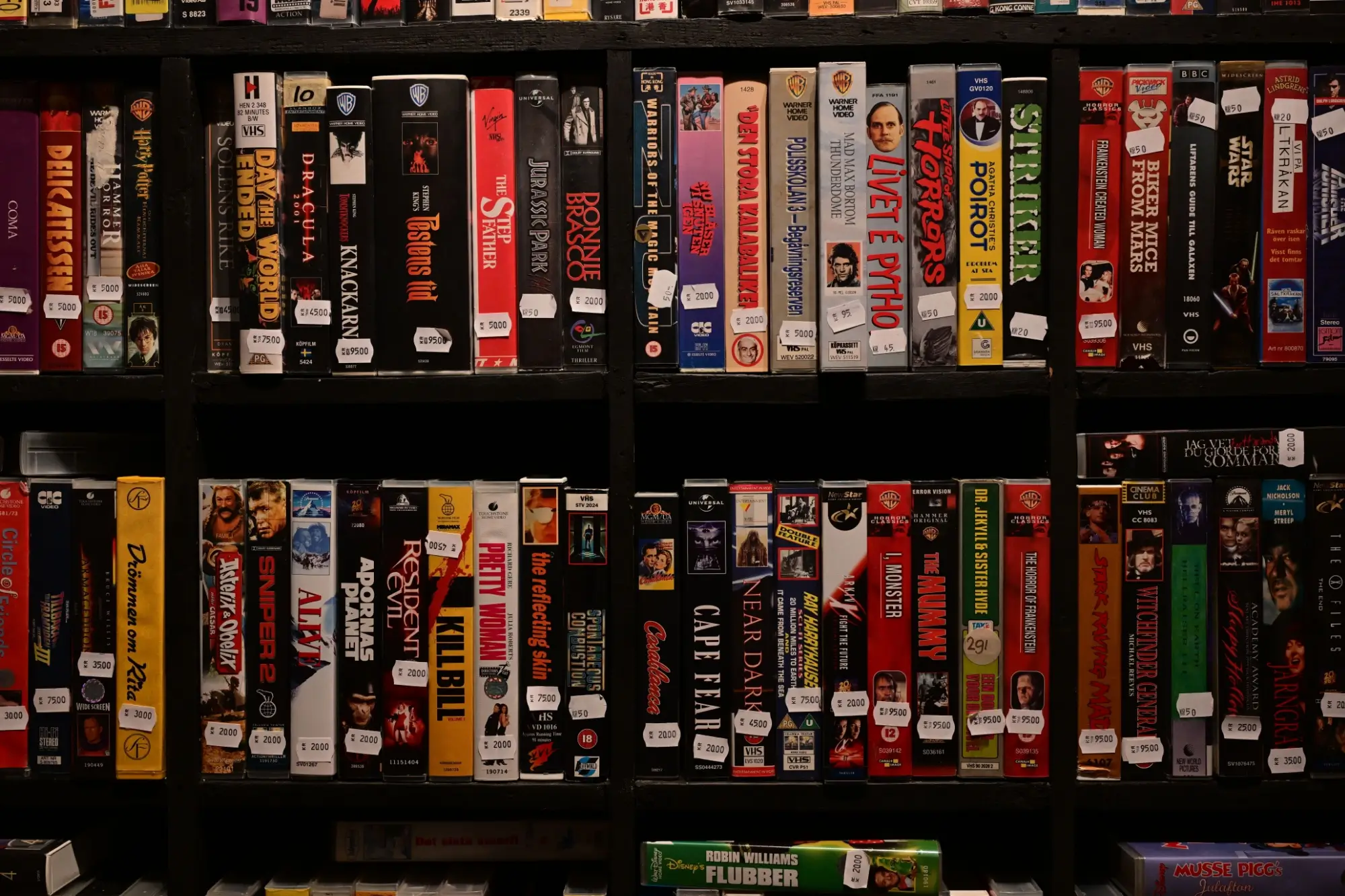 Typická videopůjčovna z osmdesátek