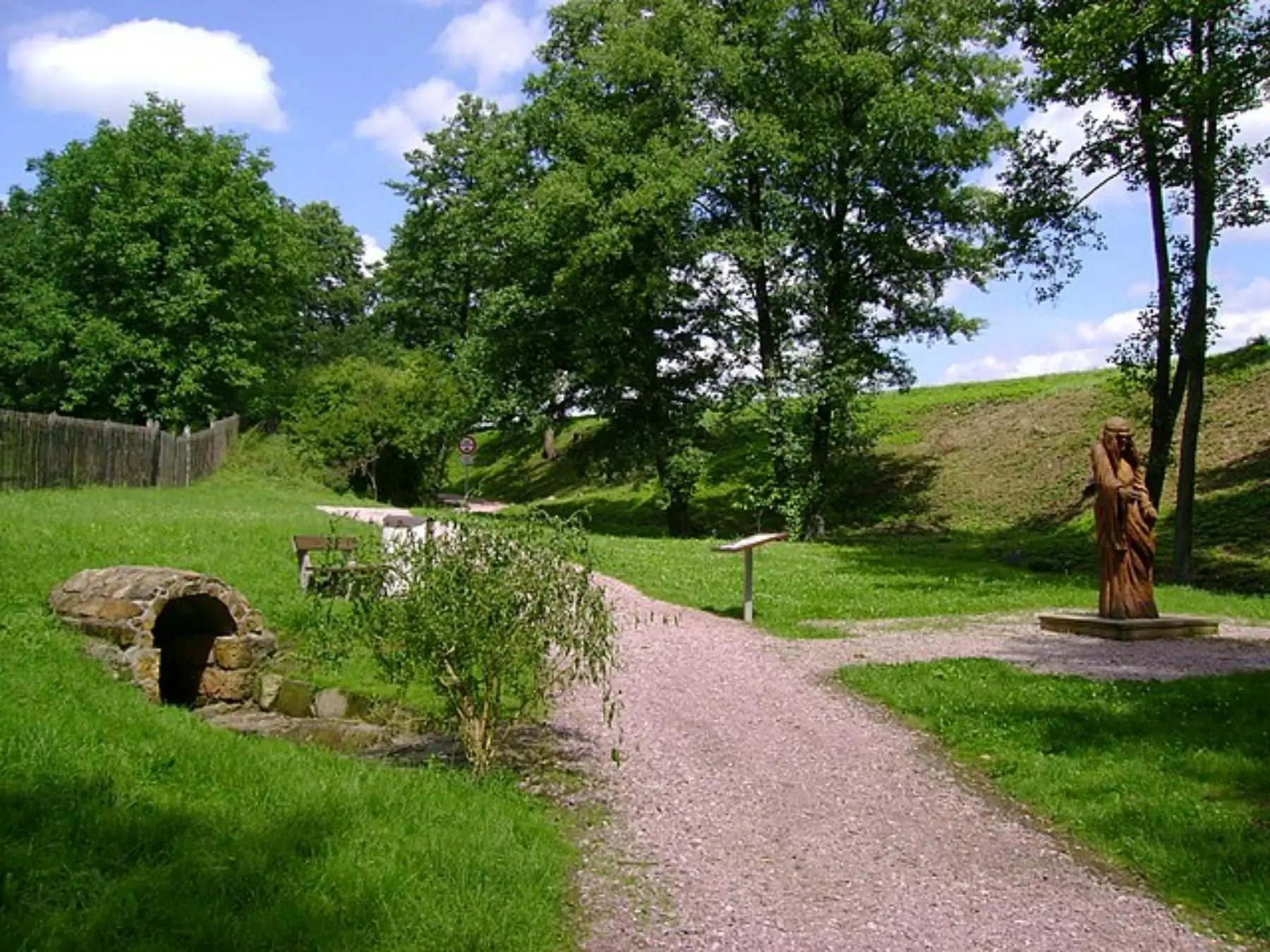 Socha Polednice v Miletíně