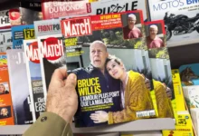 Časopis, na jehož titulní straně je Bruce Willis.