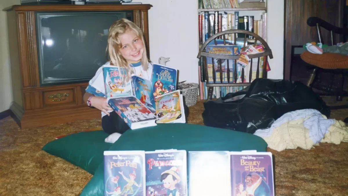 dívka a videokazety