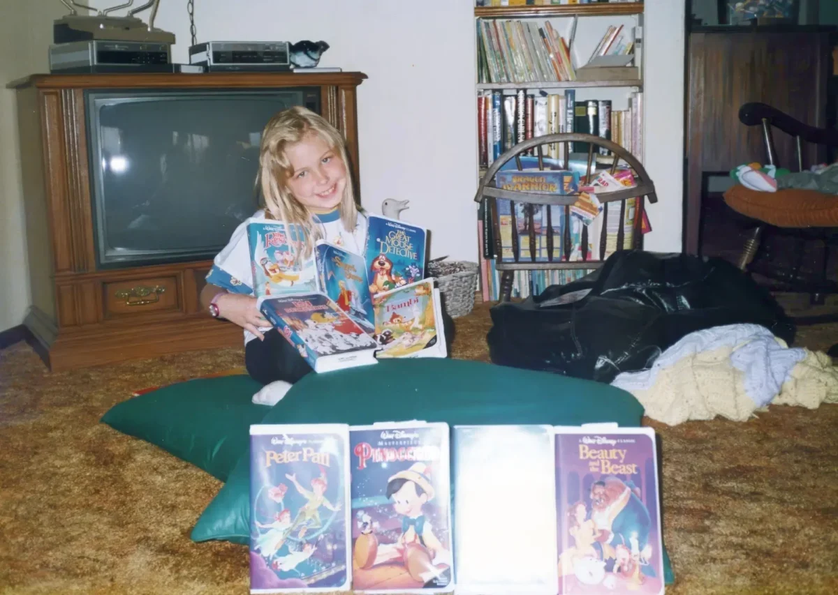 dívka a videokazety