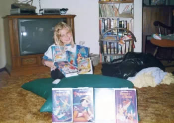 dívka a videokazety