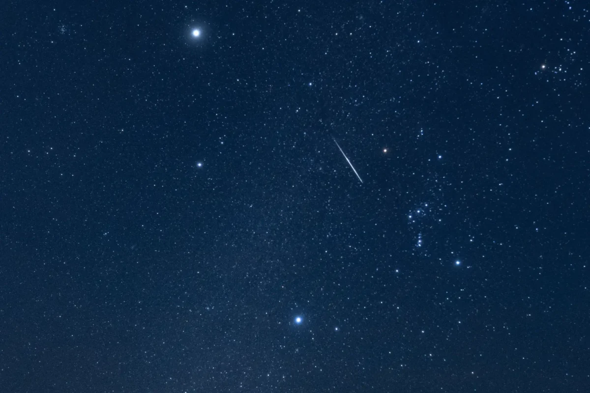 Shutterstock_2723271301 | TVGURU.cz hvězdná obloha