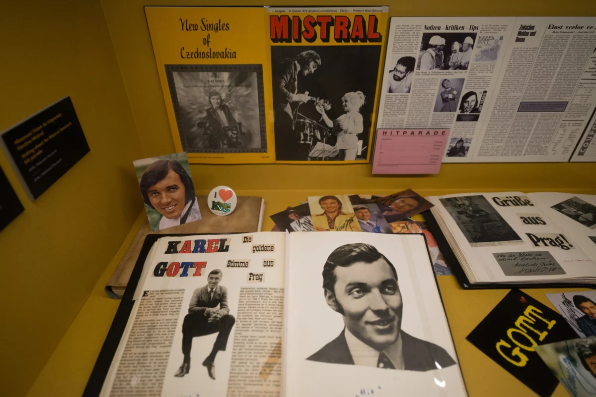 Výstava věcí Karla Gotta