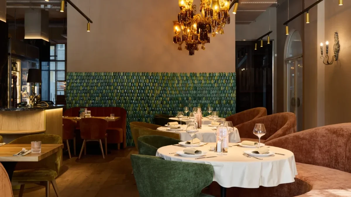 prázdná restaurace