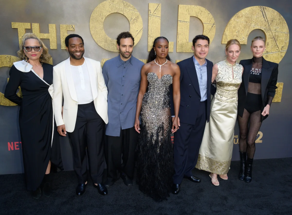 shutterstock_2645893895-2 | TVGURU.cz Vedle sebe stojí herci z Nesmrtelní 2.