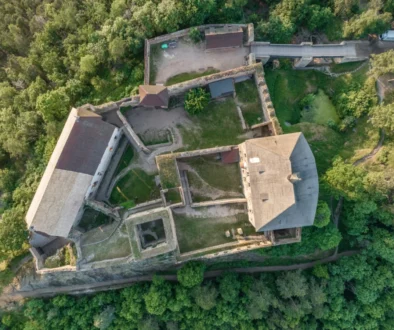 Pohled na hrad Točník z výšky