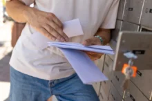 Klasické dopisy už si téměř neposíláme, proto jim ve schránce často nevěnujeme pozornost. Zdroj: Shutterstock