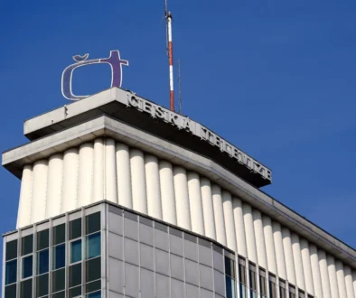 Česká televize si na dlužníky umí posvítit. Zdroj: Shutterstock