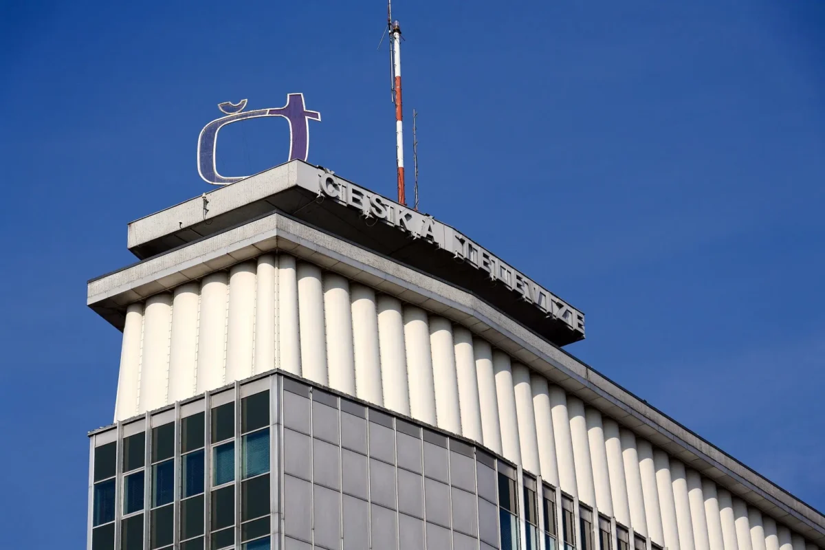 Česká televize si na dlužníky umí posvítit. Zdroj: Shutterstock