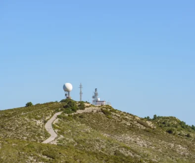 Meteo radar na vyvýšeném místě