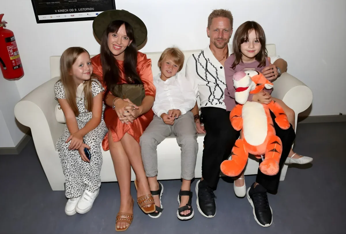 Tomáš Klus s rodinou.