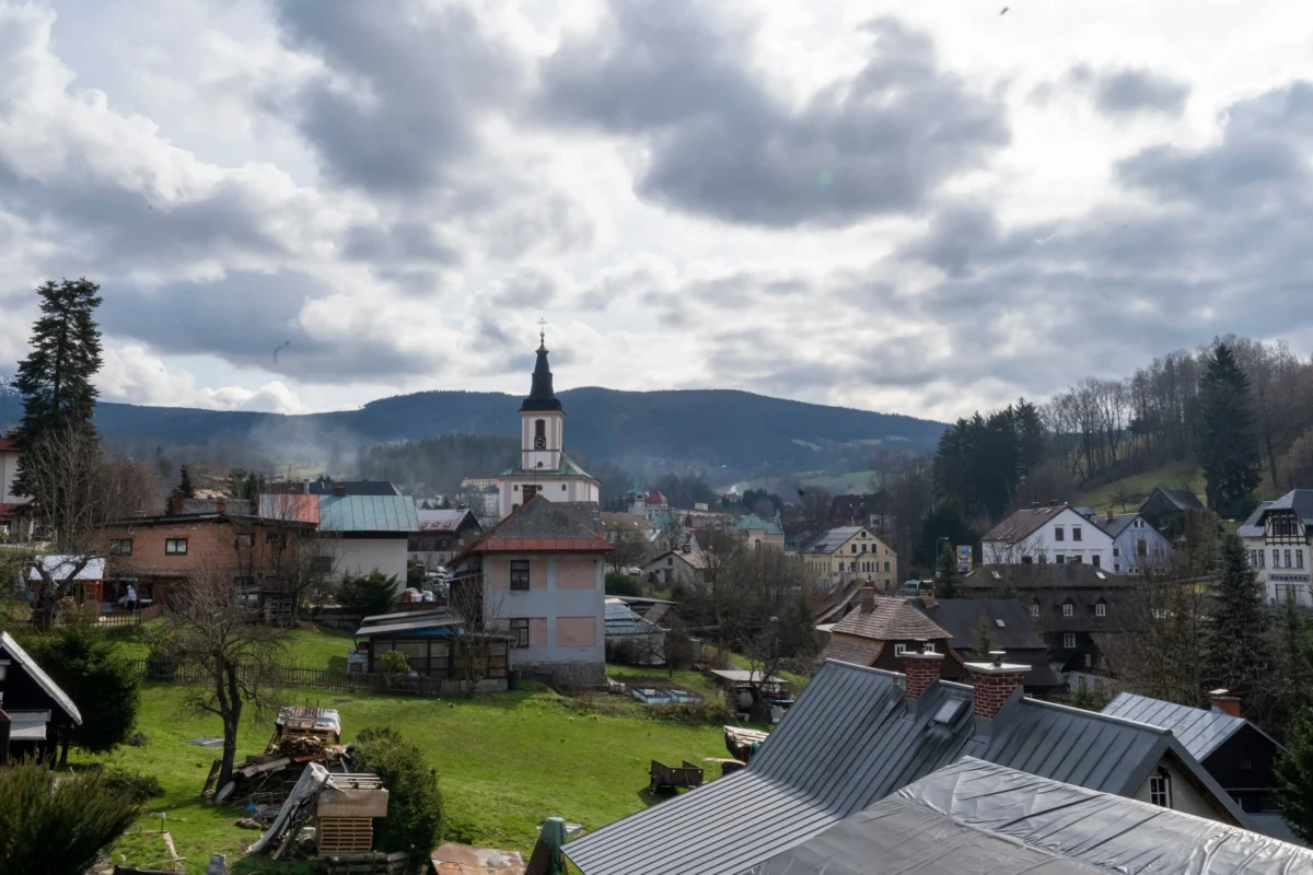 shutterstock_2289903373-2 | TVGURU.cz Rokytnice nad Jizerou