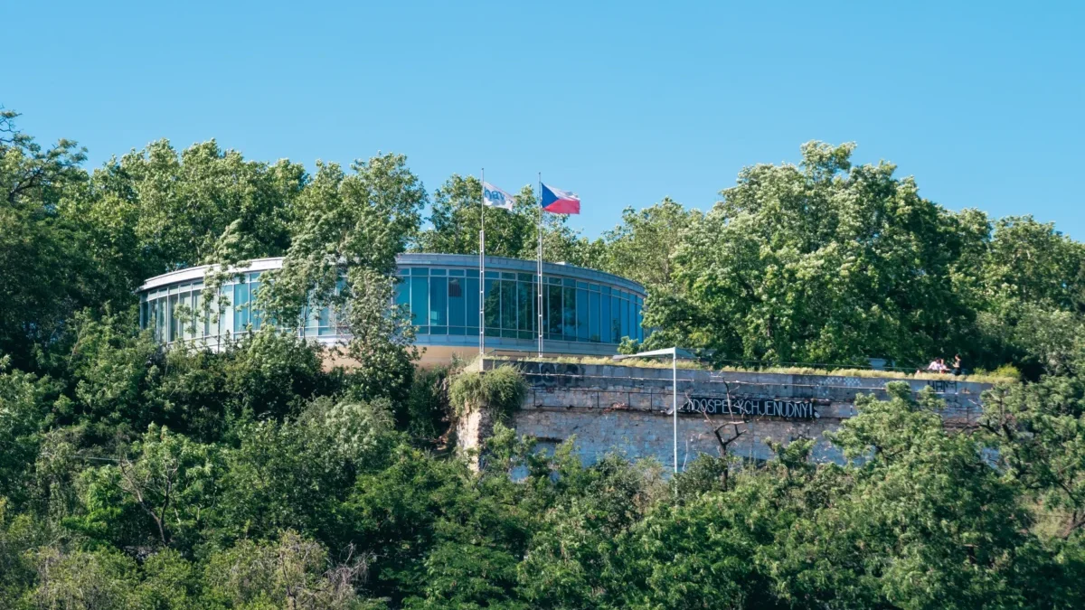 shutterstock_1713534781-2