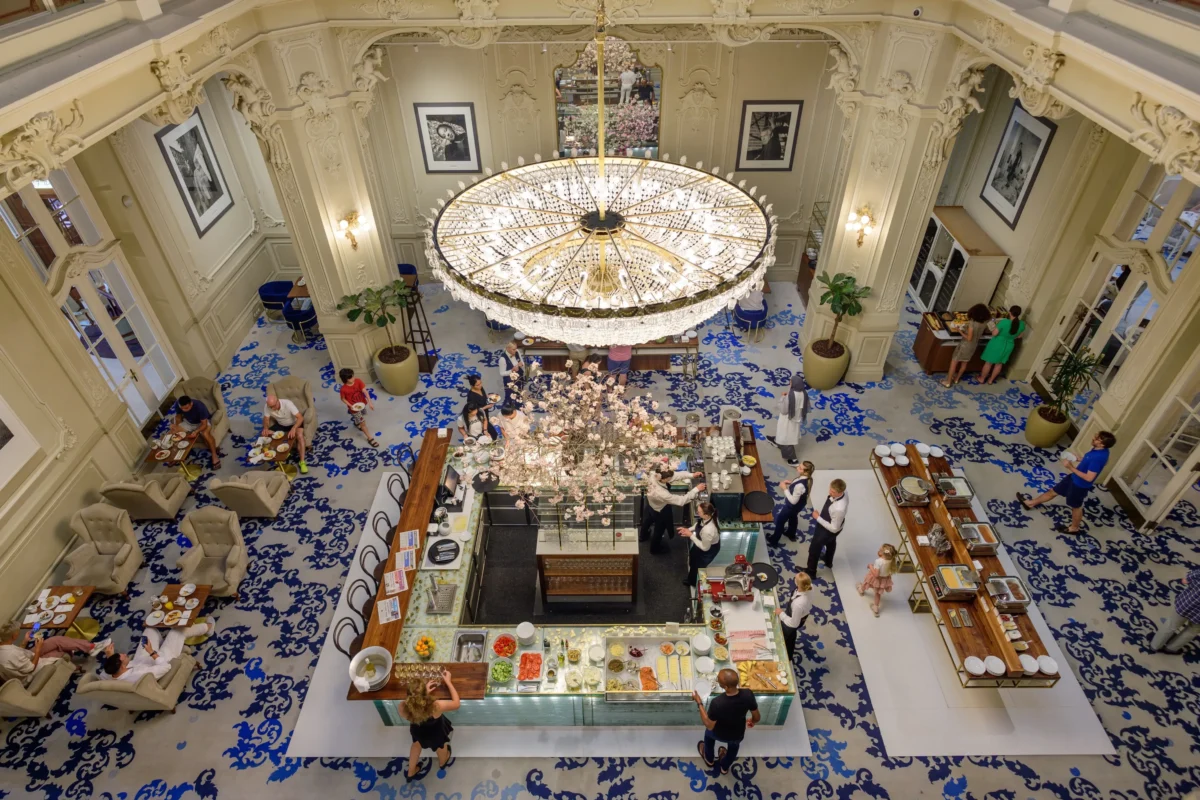 Lustr v Grandhotelu Pupp