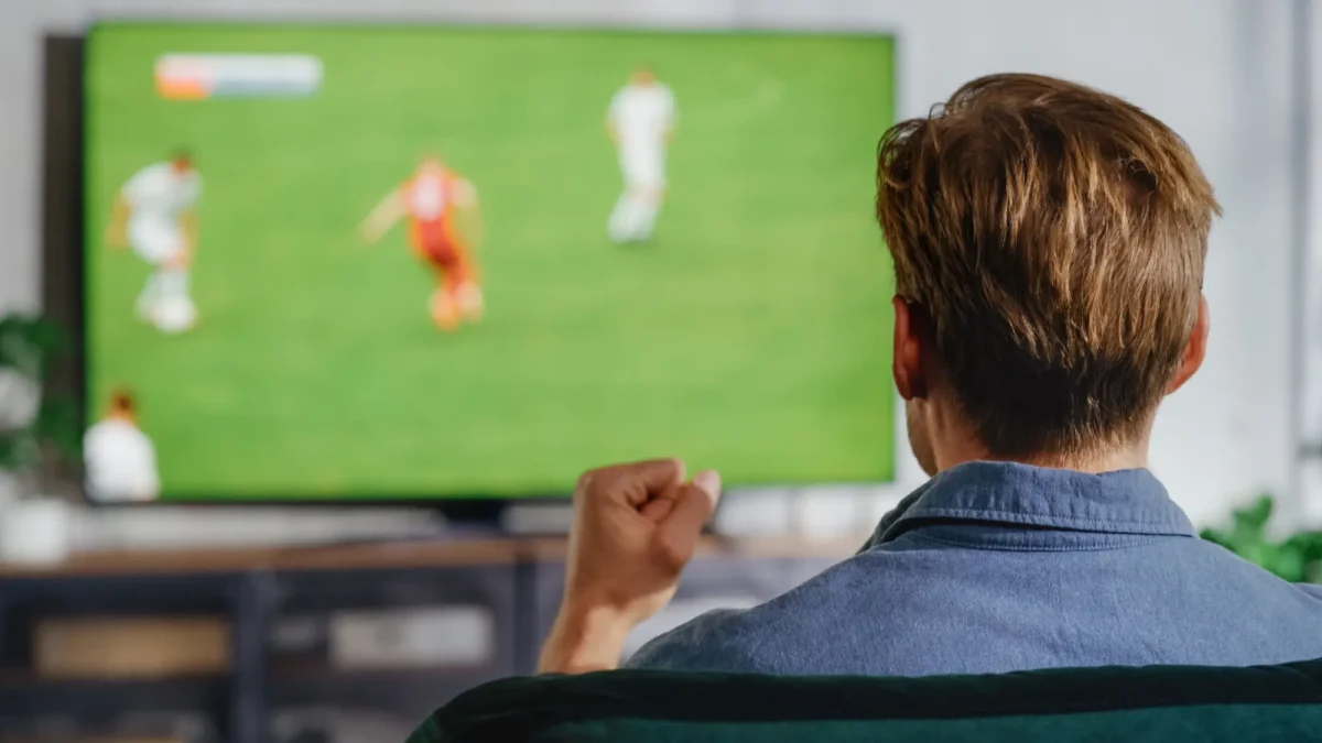 Shutterstock_2206589929 | TVGURU.cz fotbal v televizi