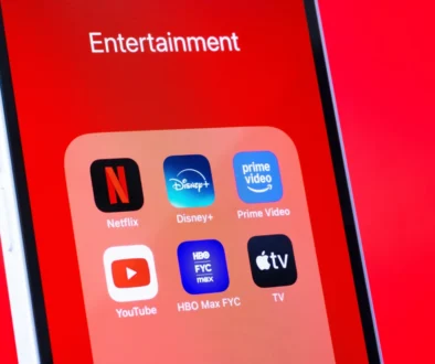 Display mobilního telefonu s aplikacemi