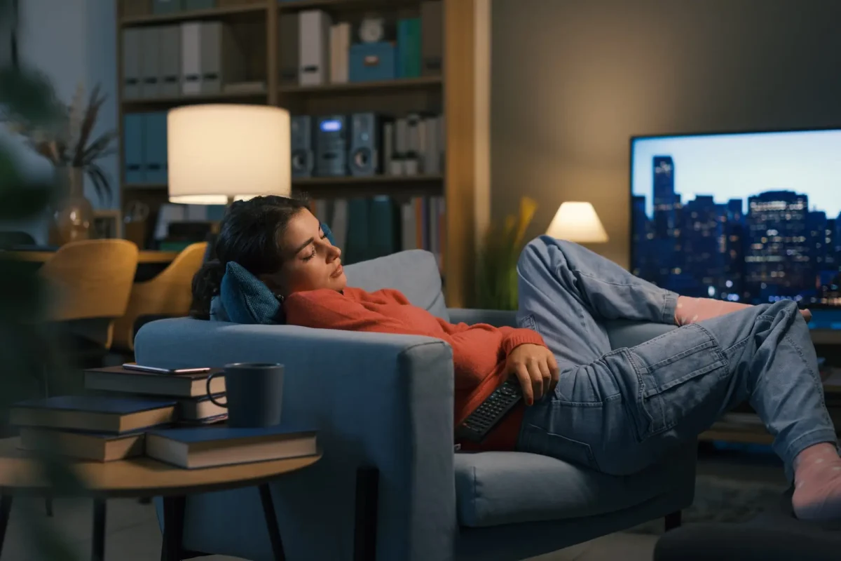 Také se večer nemůžete odtrhnout od seriálu? Zdroj: Shutterstock