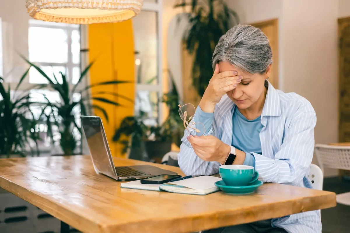 Nemohli jste večer usnout a ráno se probudili unavení? Možná za to může výběr večerního programu. Zdroj: Shutterstock