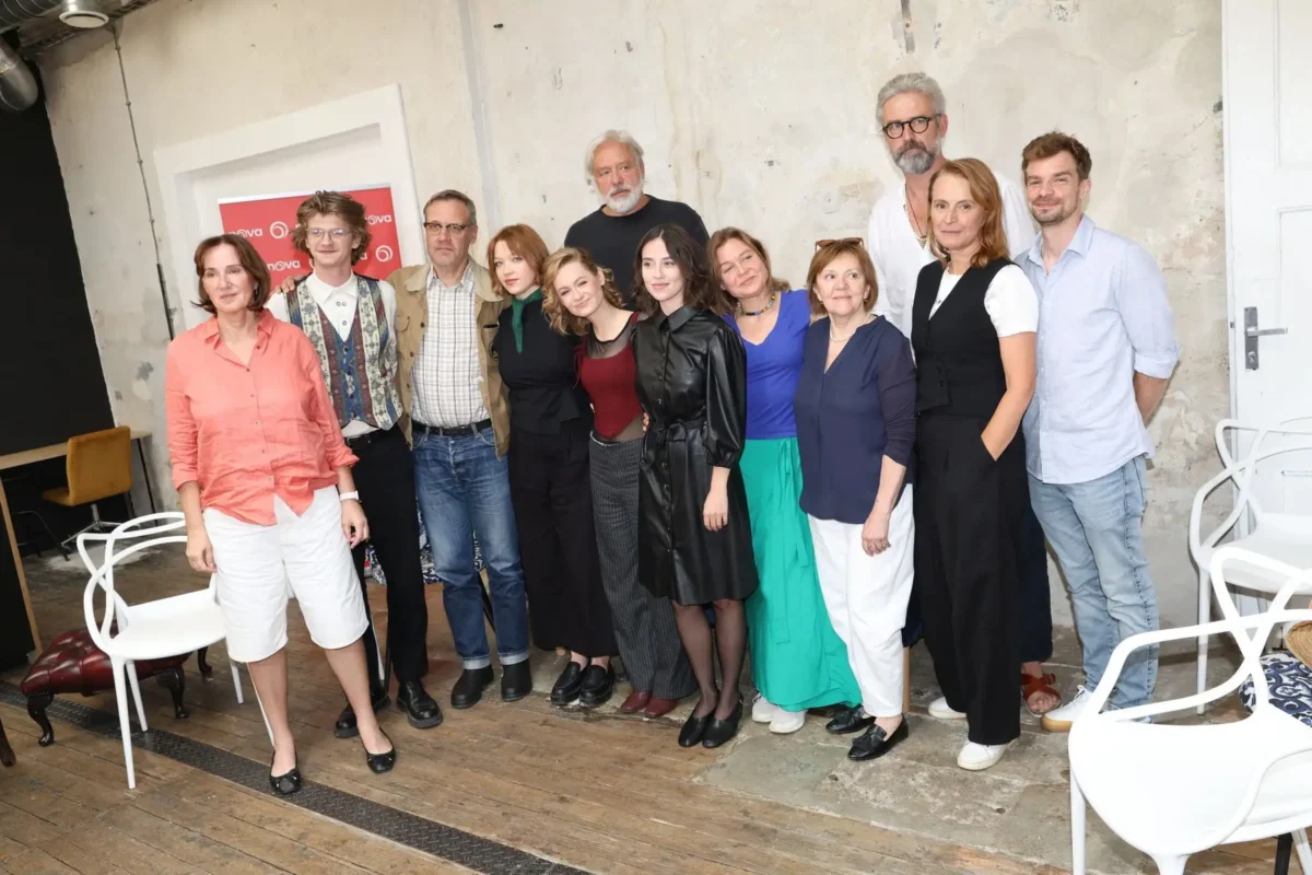 Herecké obsazení seriálu Bratři a sestry. Zdroj: Profimedia