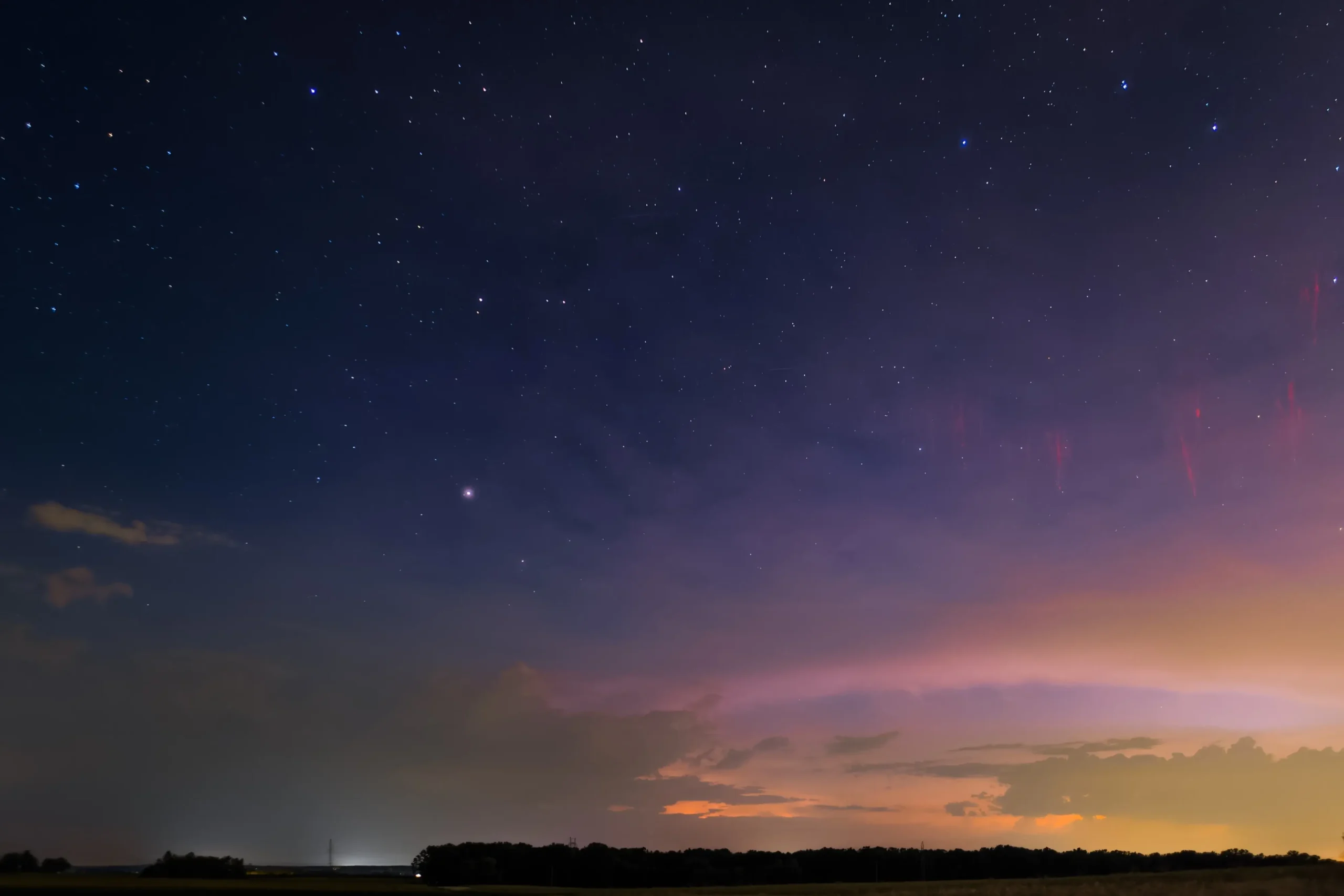 Astronomický jev nadoblačné blesky