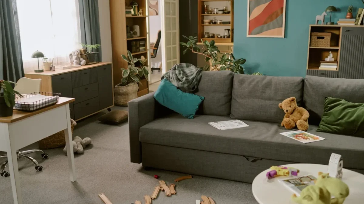 běžný obývací pokoj