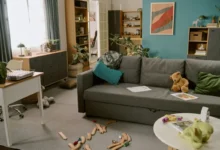 běžný obývací pokoj