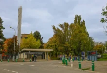 vjezd do studia se závorou