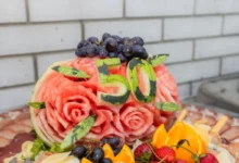 Vykrájené ovoce s padesátkou