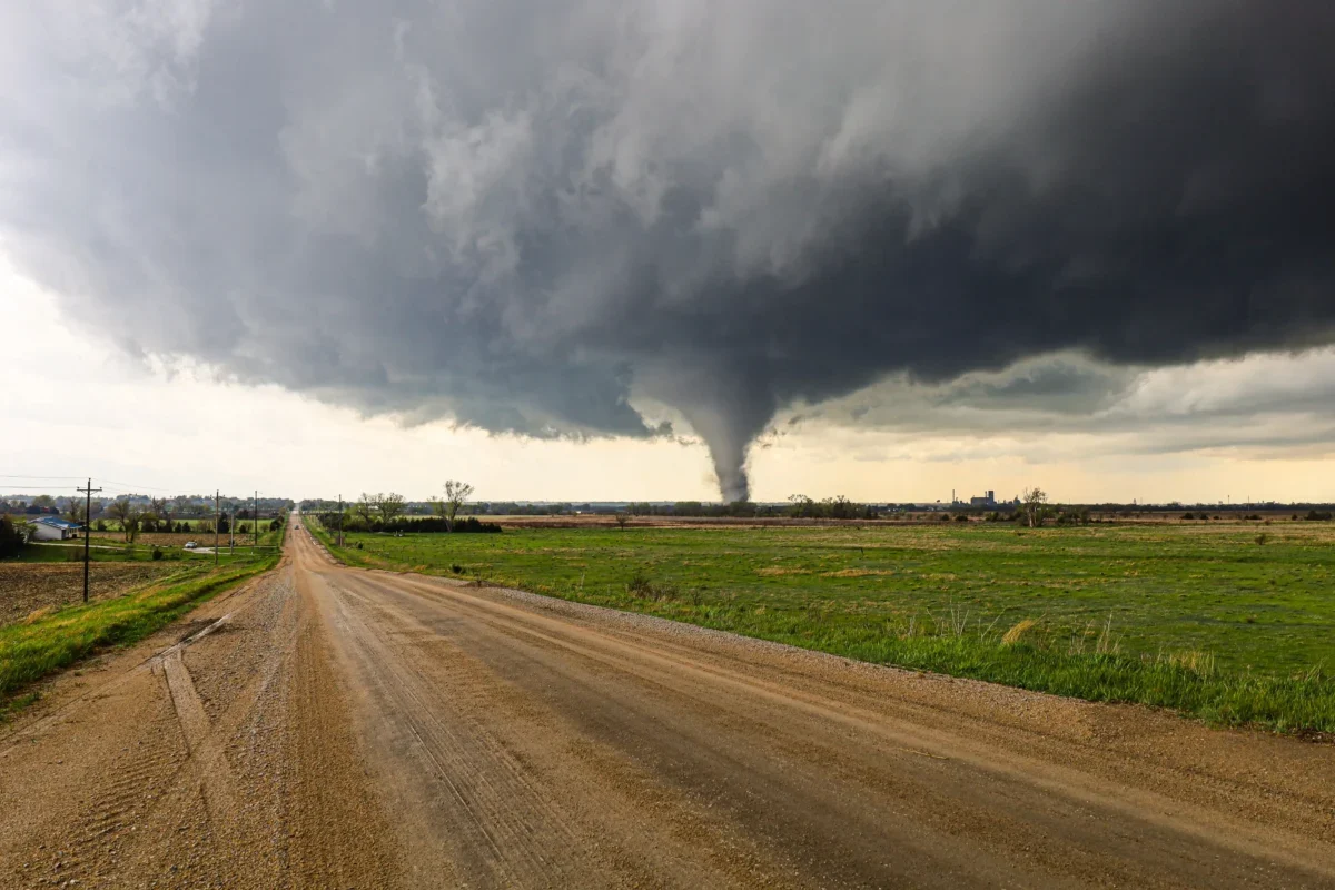 Tornádo nad polem