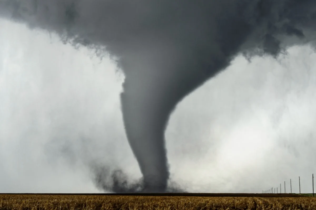 Tornádo nad polem