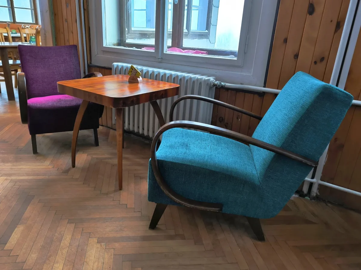 stolek pavouk s křesly