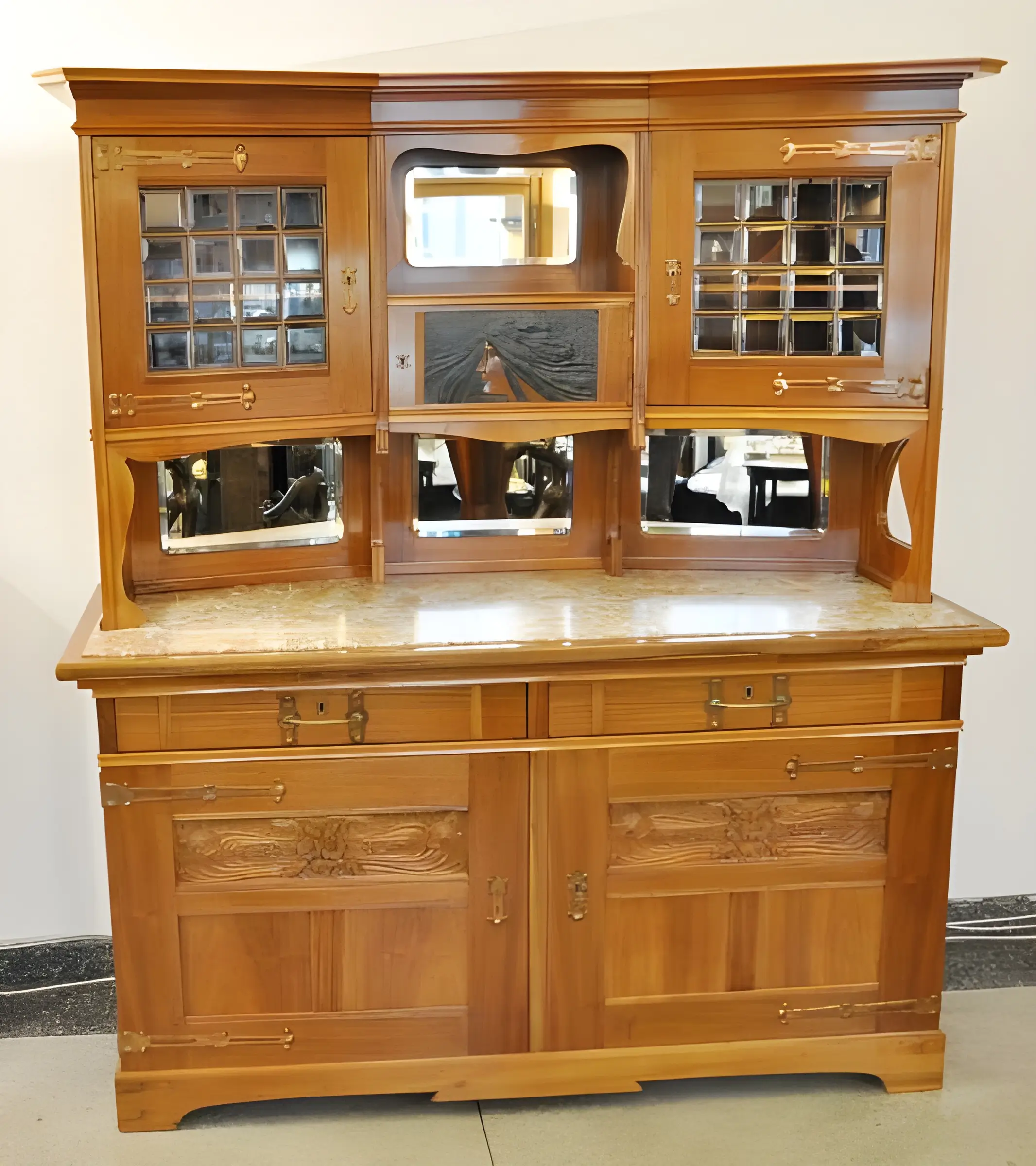 Příborník v secesním stylu