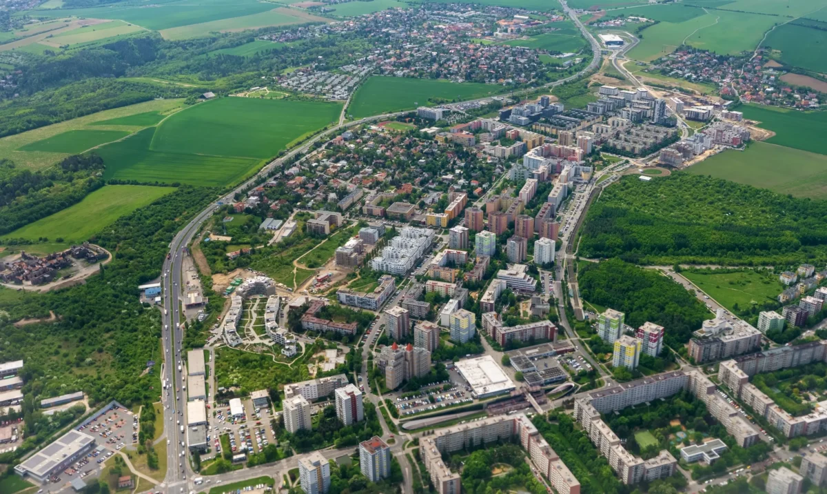 Pohled z výšky na Prahu