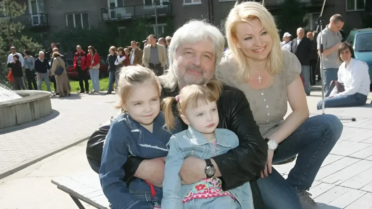 Režisér Dušan Rapoš a herečka Eva Vejmělková u opravené fontány