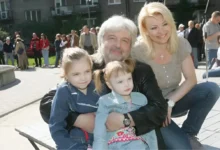 Režisér Dušan Rapoš a herečka Eva Vejmělková u opravené fontány