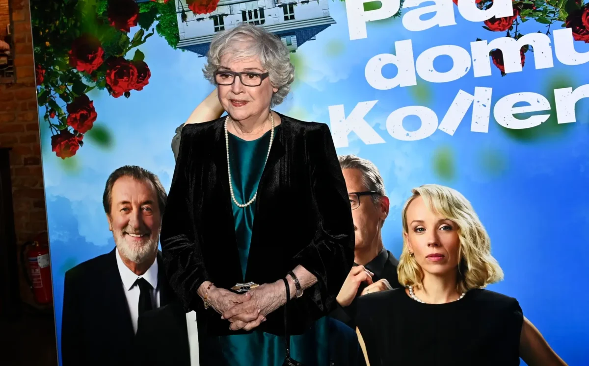 Božidara Turzonovová se usmívá. 